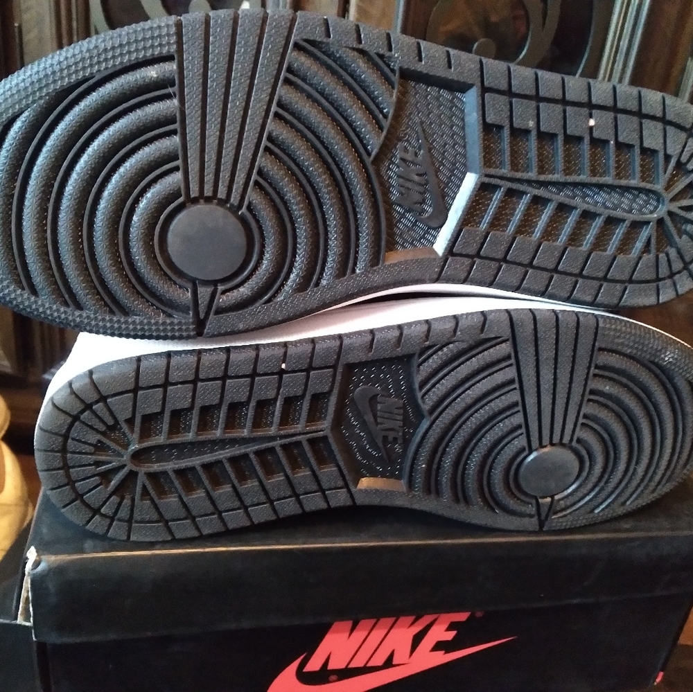 Jordan 1 - Picture 2 of 7